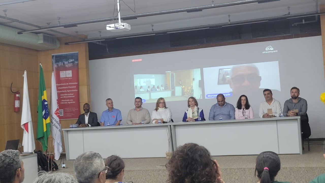 INVESTIGADOR ANDRÉ SINELA REPRESENTA O IP-UJES EM EVENTOS INTERNACIONAIS SOBRE SAVANAS E AGROECOLOGIA NO BRASIL